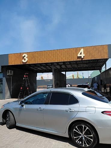 Toyota Camry: 2020 г., 2.5 л, Вариатор, Гибрид, Седан — 2