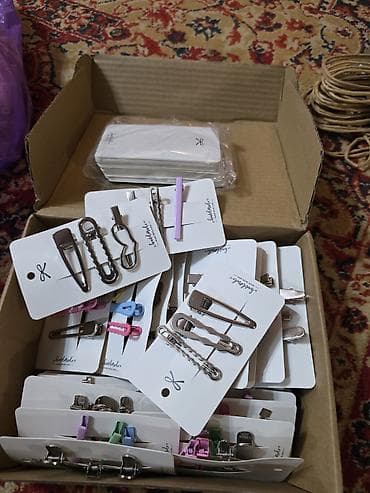 Аппараты для стирки ковров: Распродажа! Розовая коробка 300с, белые коробки по 60с, заколки за 3шт — 3