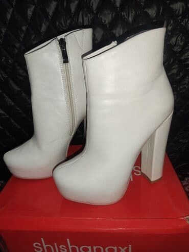 Продаю обувь одета 1 раз размер 36 белые деми-полусапожки -