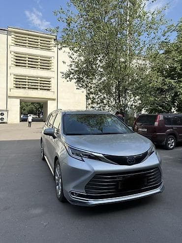 e2 byd: Toyota Sienna: 2022 г., Гибрид, Минивэн — 2