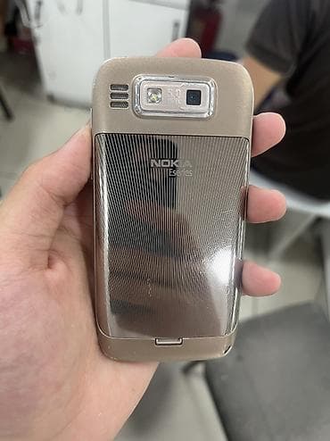 Nokia E72