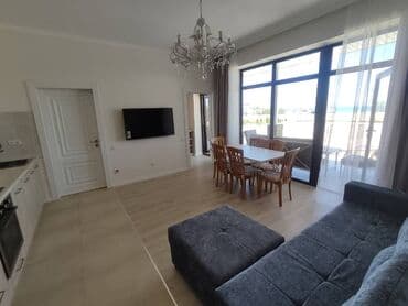 гостевой дом чолпон: 43 кв. м, 3 бөлмө, Жылуу пол, Евроремонт, Унаа токтотуучу жай — 1