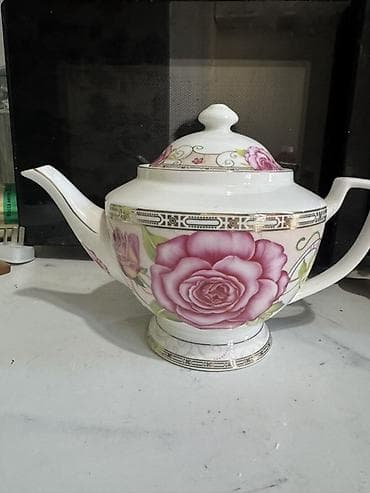 чайник чугунный: Фарфоровый заварочный чайник с крышкой. - Материал: тонкий фарфор. - — 1