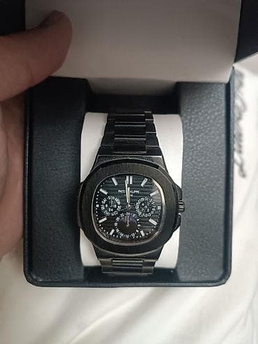 гармин марк: Часы Patek Philippe Nautilus с функциями календаря и лунной фазы. - — 1