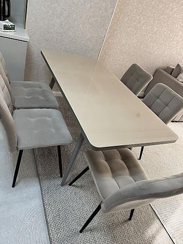 office table: Обеденный стол с глянцевой столешницей и комплект из 6 стульев. Размер — 2