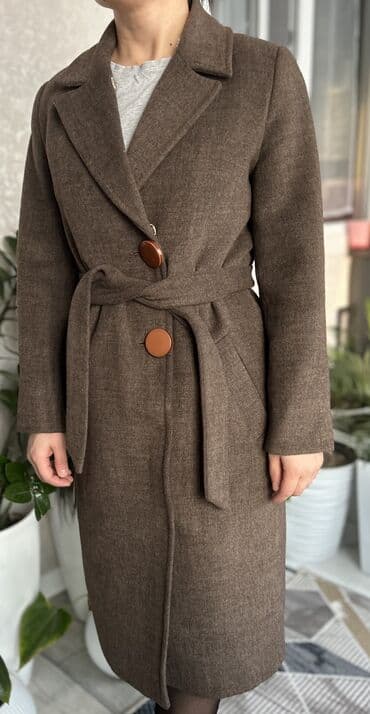 турецкая обувь из натуральной кожи: Пальто в хорошем состоянии,мех натуральный(снимается)размер 40/42 рост — 4