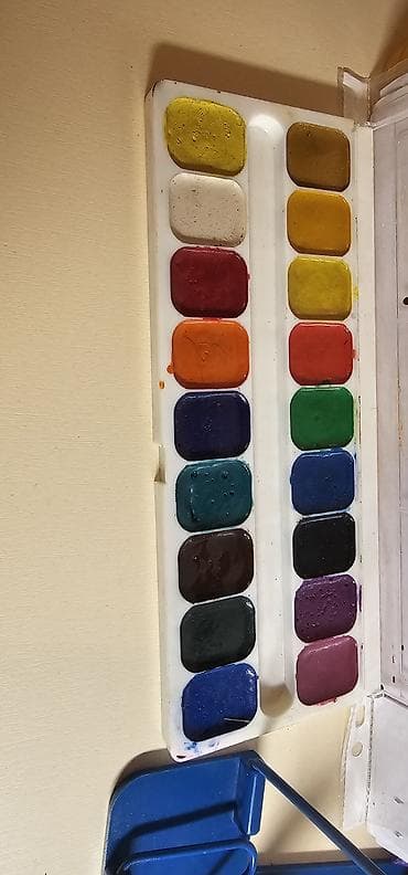 отдам цветы даром: Набор акварельных красок б/у совсем немного крышечка от них не — 4