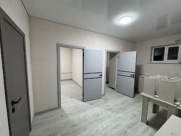 1 комната гостиничного типа: Сдаётся компактная комната с базовой мебелью в светлых тонах. Квартира — 3