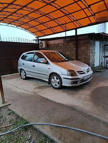 Nissan: Nissan Tino: 2000 г., 2.1 л, Механика, Бензин, Хэтчбэк — 3