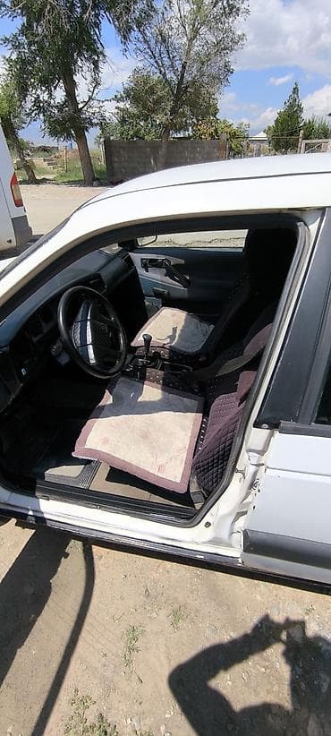 кпп тди: Volkswagen Passat: 1988 г., 1.8 л, Кол менен иштөөчү, Бензин, Универсал — 9