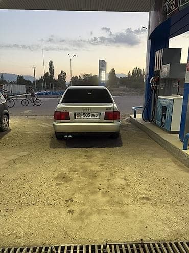 Audi A6: 1995 г., 2.6 л, Механика, Бензин, Седан