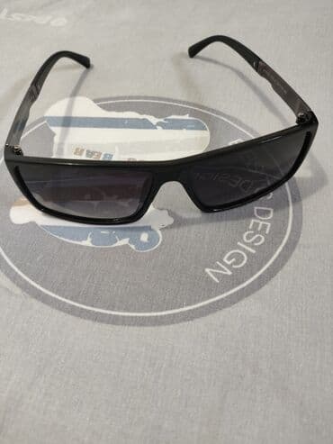 Солнцезащитные очки. Есть небольшая потёртость, не критично