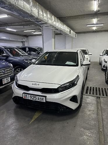 меняю на кв: Kia K3: 2021 г., 1.6 л, Вариатор, Бензин, Седан — 4