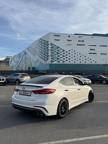 2017: Hyundai Avante: 2017 г., Бензин — 8