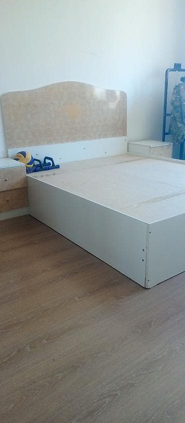 Спальный гарнитур в классическом стиле Состав комплекта: -