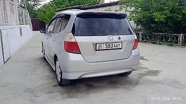 Транспорт: Honda Jazz: 2007 г., 1.3 л, Кол менен иштөөчү, Бензин, Хетчбек — 4