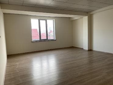 бейшеналиева 70: Сдаются помещения в здании в м-н Джал. Желательно под образовательные — 8