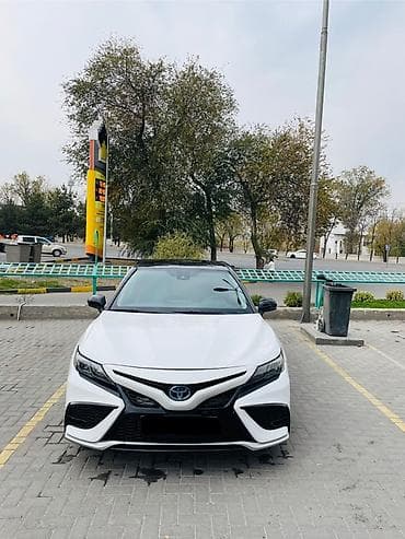 Toyota Camry: 2021 г., 2.5 л, Автомат, Бензин, Седан