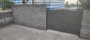 Коммерческая недвижимость: Сдаётся помещение с прилегающей закрытой площадкой. - Отдельный вход — 2