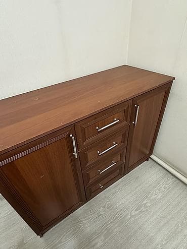 Үтүктөөчү такталар: Тумба 
Состояние хорошее
Длина 1,20см
Ширина 50см
Высота 90см — 3