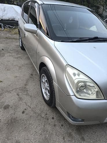mini cuper: Компактный 5‑дверный универсал серебристого цвета. Основные — 10