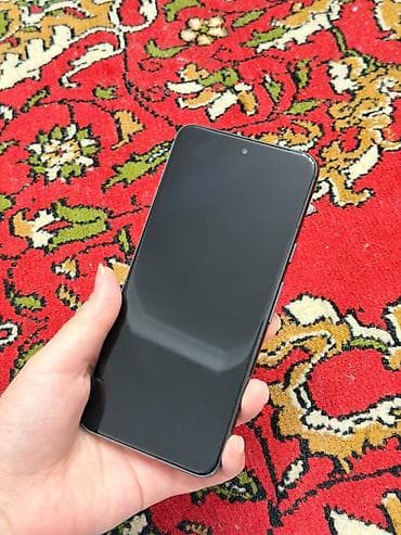 obsidian: Google Pixel 8, цвет Obsidian (чёрный). на дисплее полоса на работу — 3