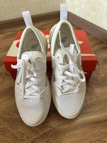 Босоножки, сандалии, шлепанцы: Кроссовки, 38, Nike, Новый, цвет - Белый, Самовывоз — 4