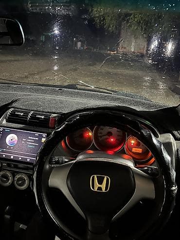 Honda Fit: 2005 г., 1.3 л, Автомат, Бензин, Хэтчбэк — 9