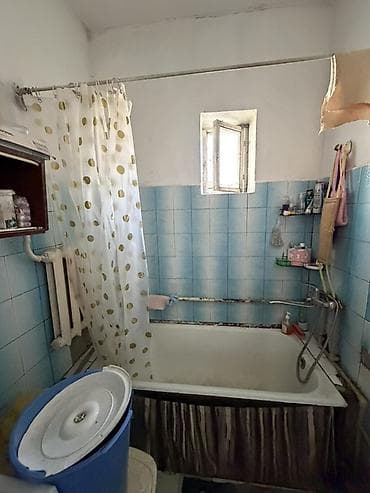 кызыл ата: 🏡 Продаётся уютный дом в ж/м Бакай-Ата! ✨ Просторный кирпичный дом — 8