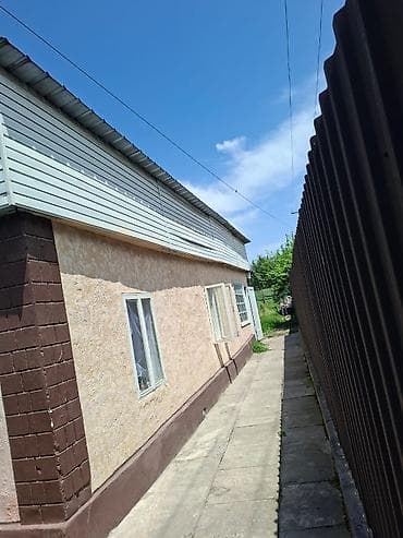 бакай ата ж м: Продаётся дом. г Кара Балта ул чапаева 2 а. В пешей доступности школа — 2