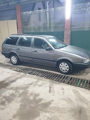 Volkswagen Passat Variant: 1988 г., 1.8 л, Механика, Бензин, Универсал