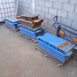 стол трансформер 2 в 1: Пескоблок чыгарган полуавтомат станок сатылат. Станок жаны, комплекте — 11