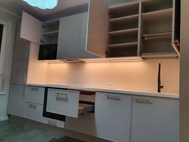 уголок кухиний: Кухонный гарнитур линейной планировки, современный минимализм - Цвет — 2