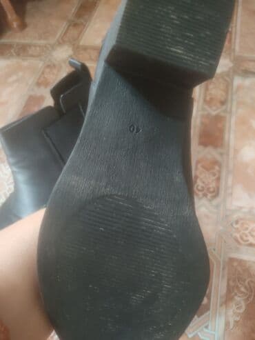 продаю в связи с переездом: Осенние ботильоны 40 размера каблук удобный гелевый по бокам резинка — 3