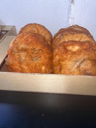 Продукты питания: Свежая домашняя выпечка восточной кухни. Ассортимент: - Пирожки — 5