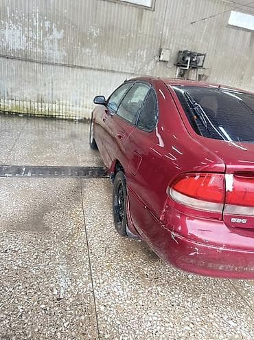 Унаа: Mazda 626: 1992 г., 2 л, Кол менен иштөөчү, Бензин, Хетчбек — 2