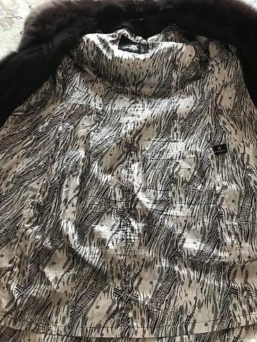 шикарная куртка: Продаю очень теплую,шикарную куртку,размер 46,качество отличное,в — 8