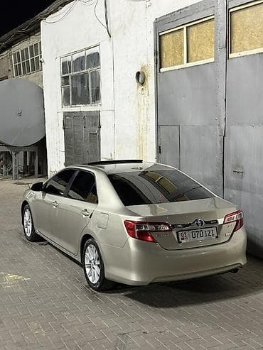 golf 2: Toyota Camry: 2014 г., 2.5 л, Автомат, Гибрид, Седан — 7