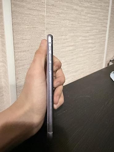 i3 4: IPhone 11, 100 % — 4