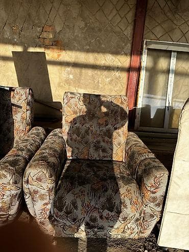 костюмы для танцев: Кресло с широкой посадкой и мягкими подлокотниками. Обивка — плотный — 1