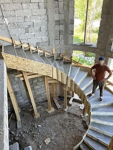 лесница аренда: Бетонная лестница Для дома, Форма лестницы: Винтовая — 2