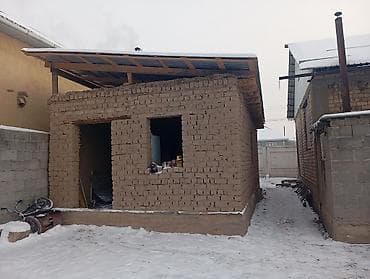 жилой кантейнер: Продаётся жилой дом из кирпича с хозяйственными постройками. Основные — 2