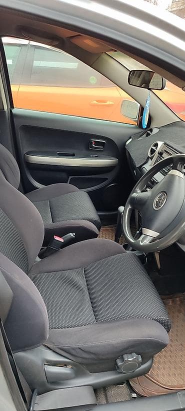 105 крузак: Toyota Ist: 2003 г., Автомат, Бензин, Хэтчбэк — 5