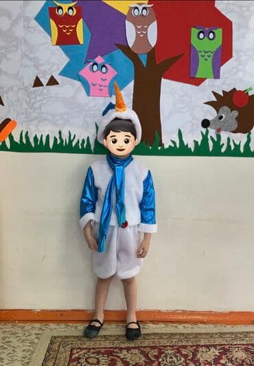 На прокат костюм снеговика, на возраст 5-6 лет