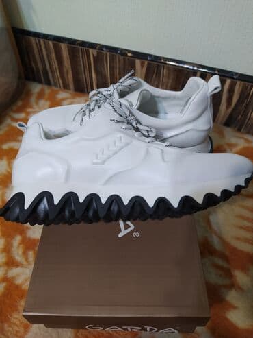 брендовые мужские спортивные костюмы из турции: Новыекожа, белоснежные, размер 38, производство Турция. Заказали — 10