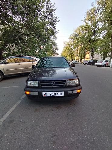 Volkswagen Vento: 1994 г., Механика, Бензин, Седан