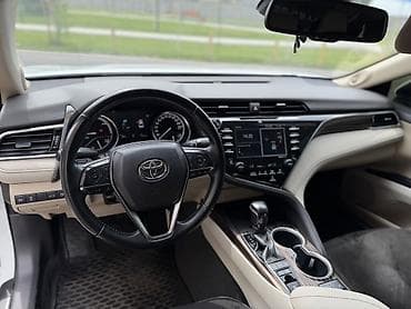 таёт: Toyota Camry: 2018 г., 2.5 л, Вариатор, Гибрид, Седан — 8