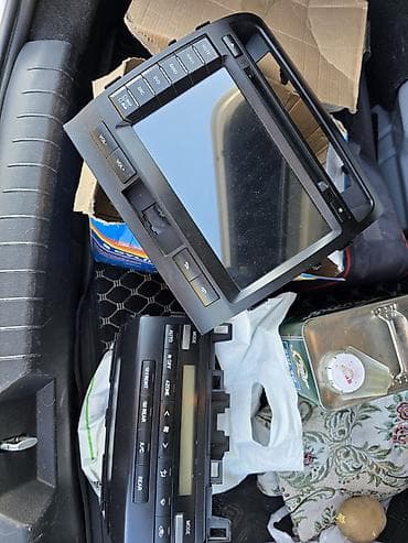 На Тойота LC200 Комплектация и функции: - Головное устройство с