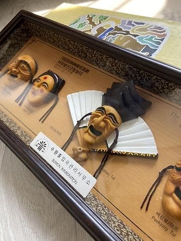 мини зеркало с подсветкой: Панно с корейскими традиционными масками Hahoe (Mask Play of Hahoe) - — 2