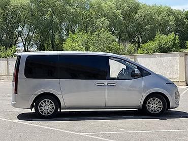 Hyundai Staria: 2021 г., 2.2 л, Автомат, Дизель, Вэн/Минивэн — 7